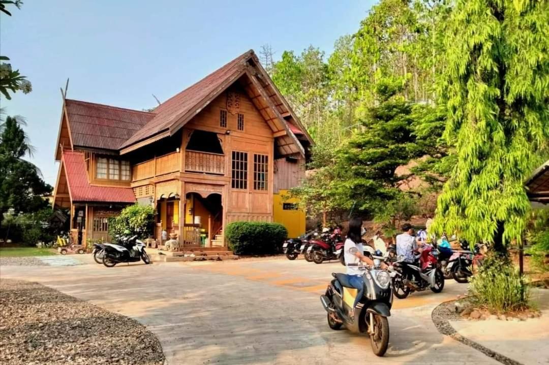 Crossroads House Hotel Mae Hong Son Exterior photo