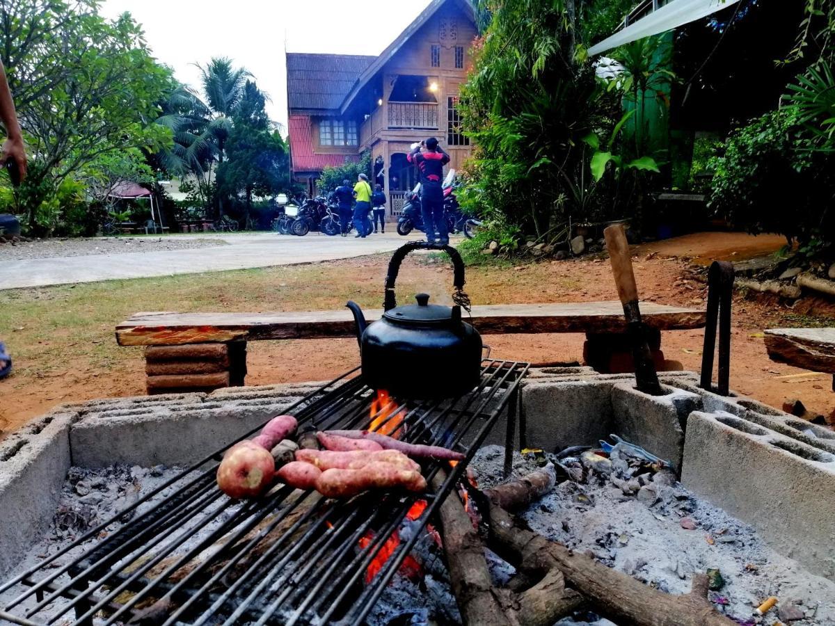 Crossroads House Hotel Mae Hong Son Exterior photo