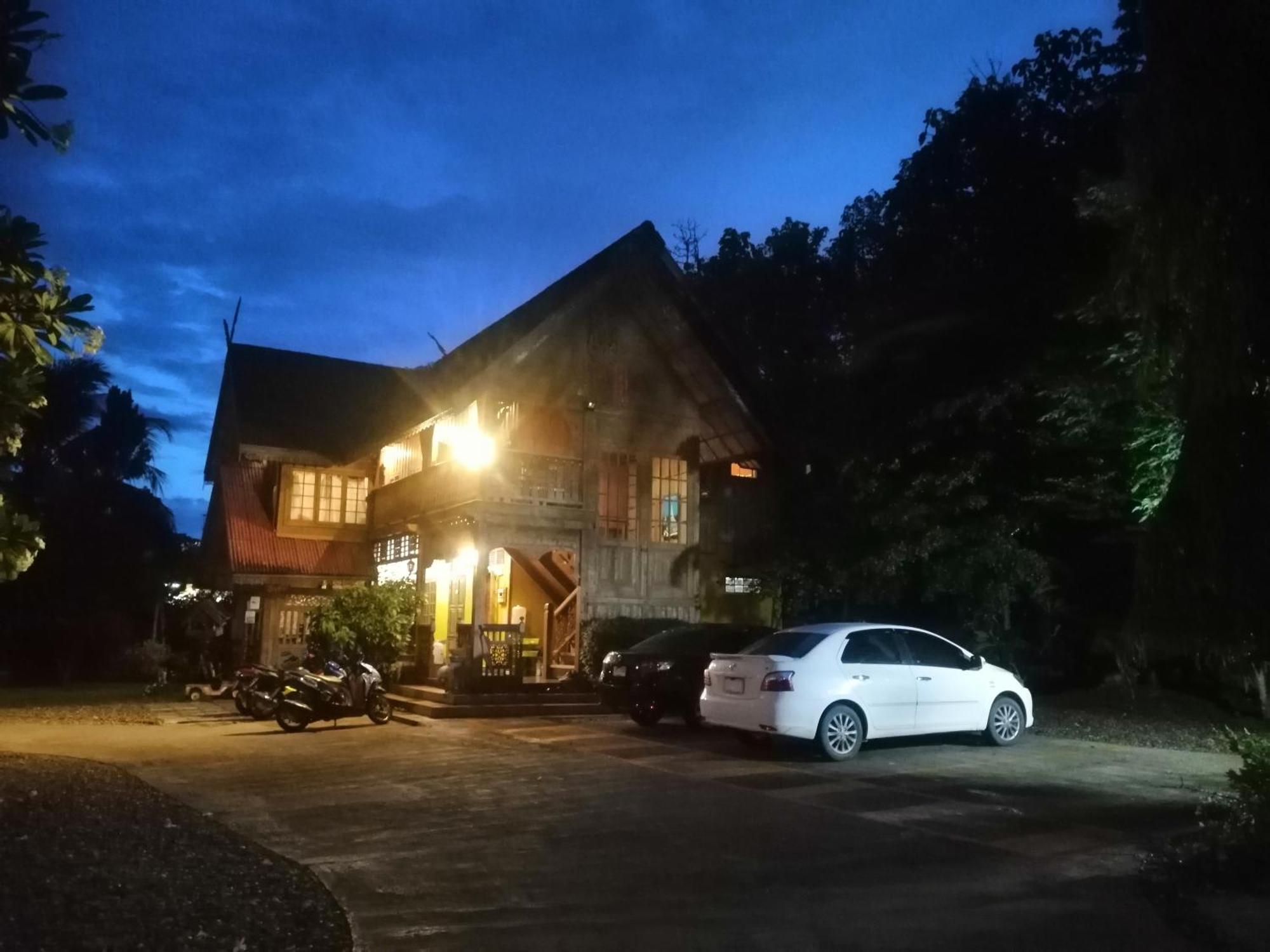 Crossroads House Hotel Mae Hong Son Exterior photo