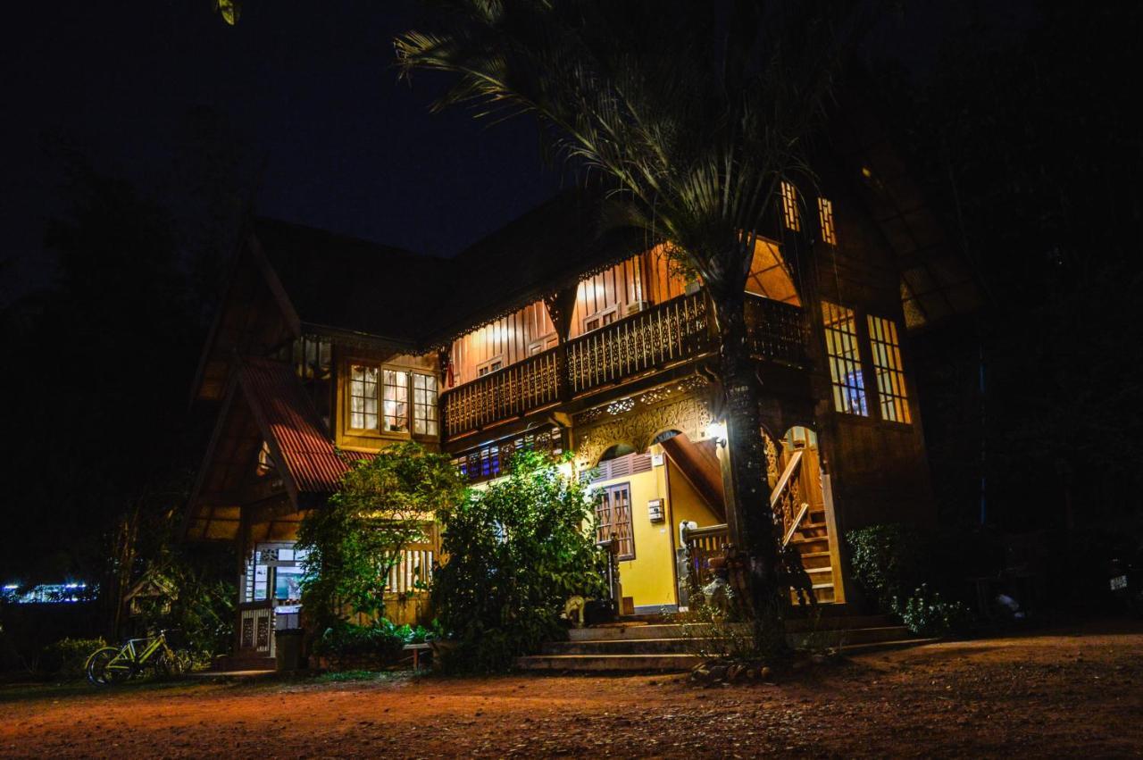 Crossroads House Hotel Mae Hong Son Exterior photo